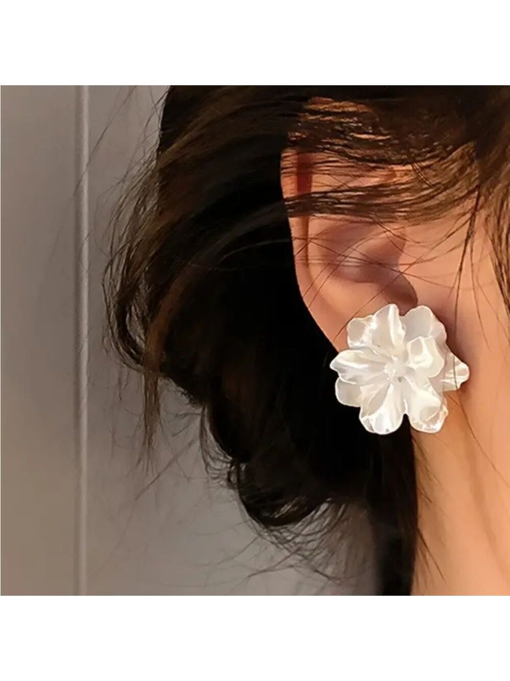 White Flower Stud Earrings Timeless Simple Style Ear Piercing Jewelry